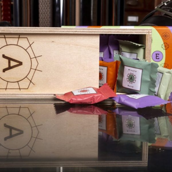 Astuccio in legno, Minuto Assortiti con cioccolato (120 g)